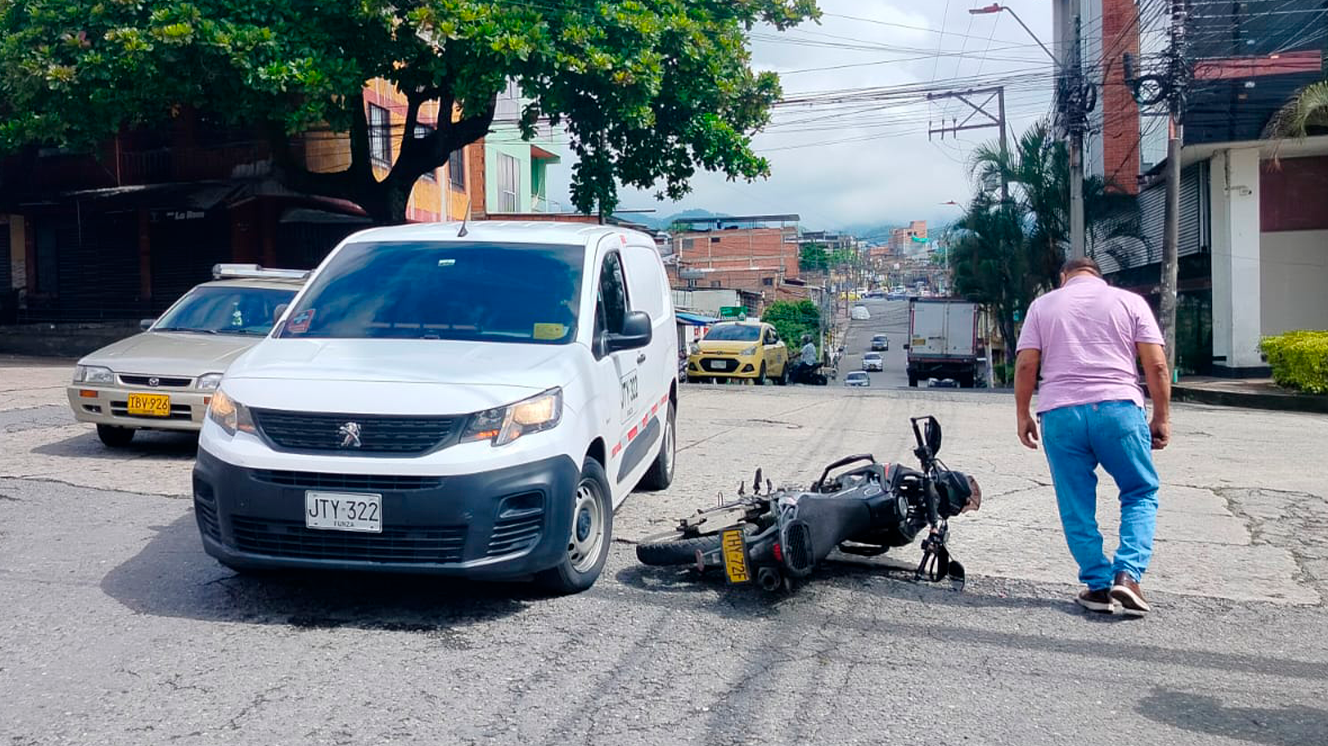 Un hombre arrolló a un motociclista y se dio a la fuga hace pocos ...