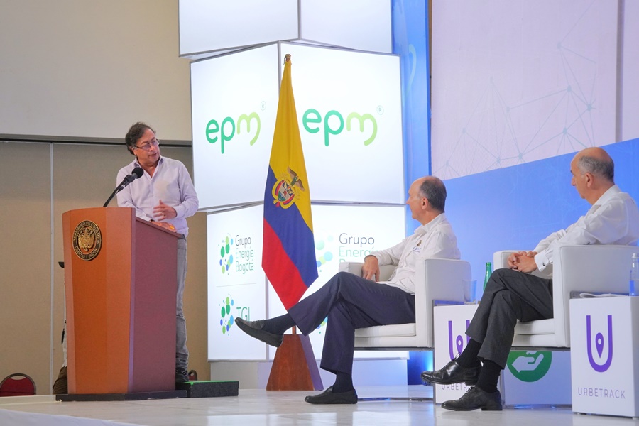 Petro quiere poner fin a abusos de las tarifas de energía en Colombia