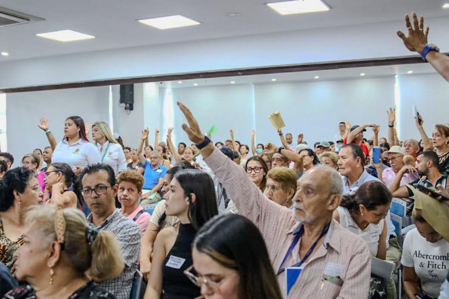 Mesa de trabajo entre la Secretaría de Salud, la EPS y la comunidad.