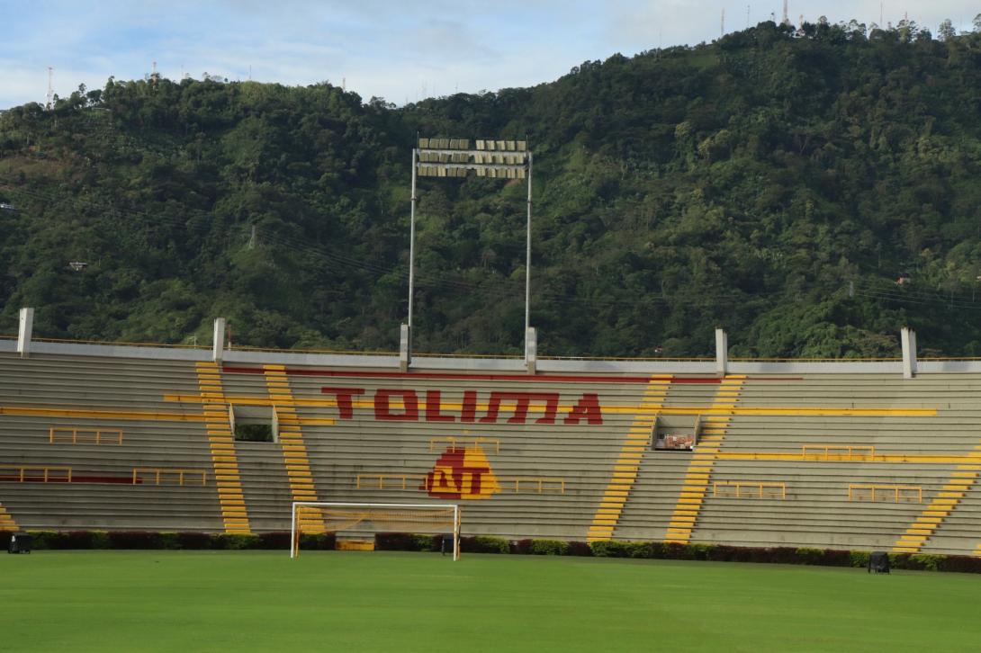 Tribuna Sur del Estadio Manuel Murillo Toro.