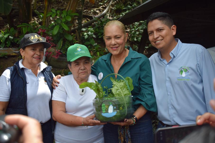 Directora de Cortolima en San Bernardo