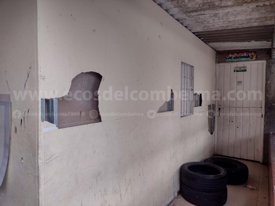 huecos-pared-colegio.jpg
