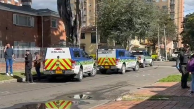 Autoridades investigan atentado con granada en el norte de Bogotá.