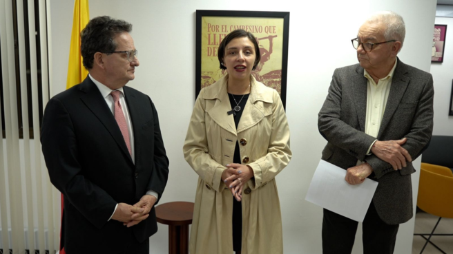 Ricardo Lozano, el presidente de la Junta Directiva de Induarroz; la ministra de Agricultura, Martha Carvajalino, y Rafael Hernández, gerente general de Fedearroz