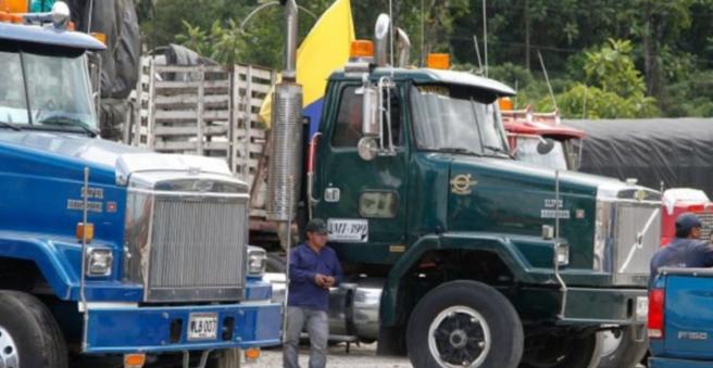 Se busca fórmula para ponr fin al paro de camioneros.