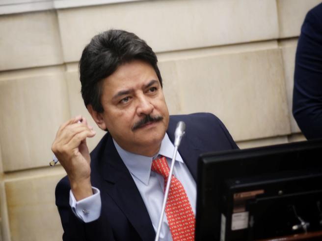 Carlos Julio González, senador