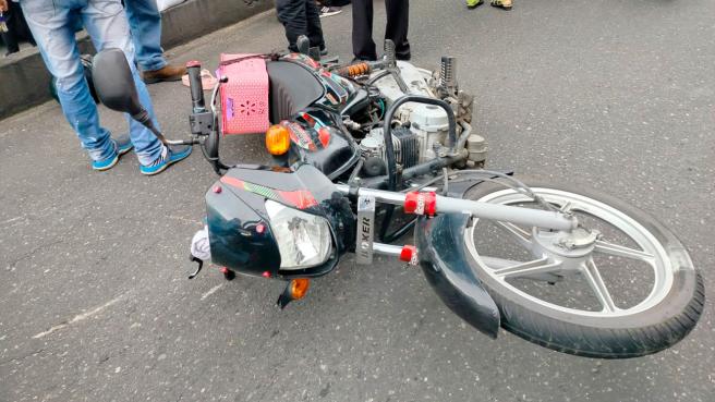 motocicleta-arrola-mujer.jpg