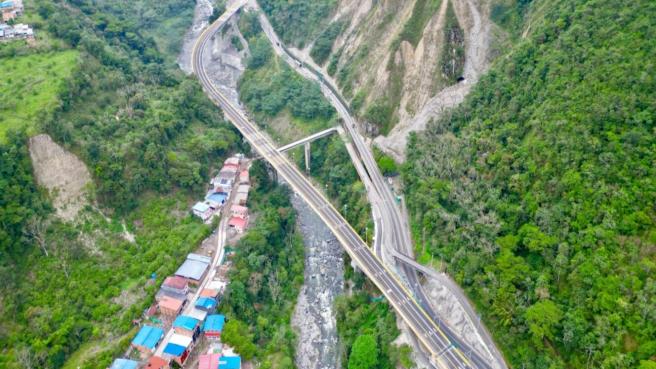 El viaducto cuenta con una longitud de 720 metros y está compuesto por una estructura de 6 apoyos, conformada por 2 estribos y 4 pilas diseñados para soportar las exigencias geológicas y climáticas de la zona.