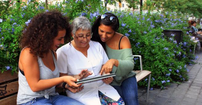 El 75,1% de los cuidadores son mujeres encargadas de ello.