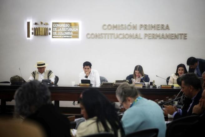 Esta reforma tiene como fin agilizar los procesos de búsqueda humanitaria y extrajudicial, facilitando el cumplimiento de los derechos a la verdad y la reparación para las familias afectadas.