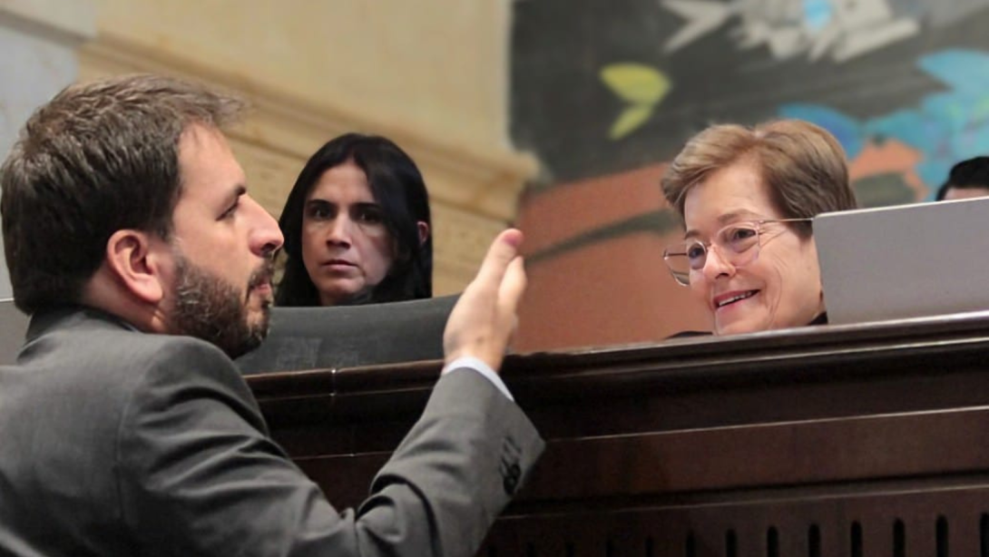 Andrés Forero, representante del Centro Demovctrpatico con la ministra de Trabajo Gloria Inés Ramírez en el debate de la reforma laboral