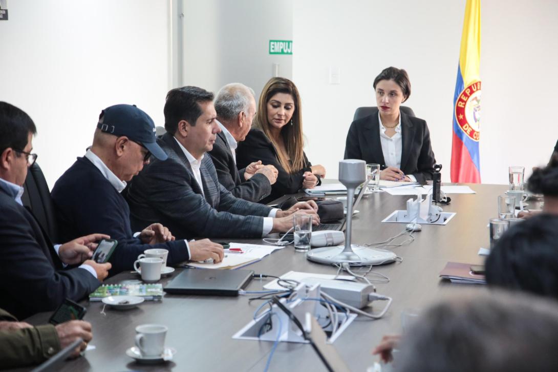 La ministra de Agricultura, Martha Carvajalino, se reunió los voceros del sector arrocero.